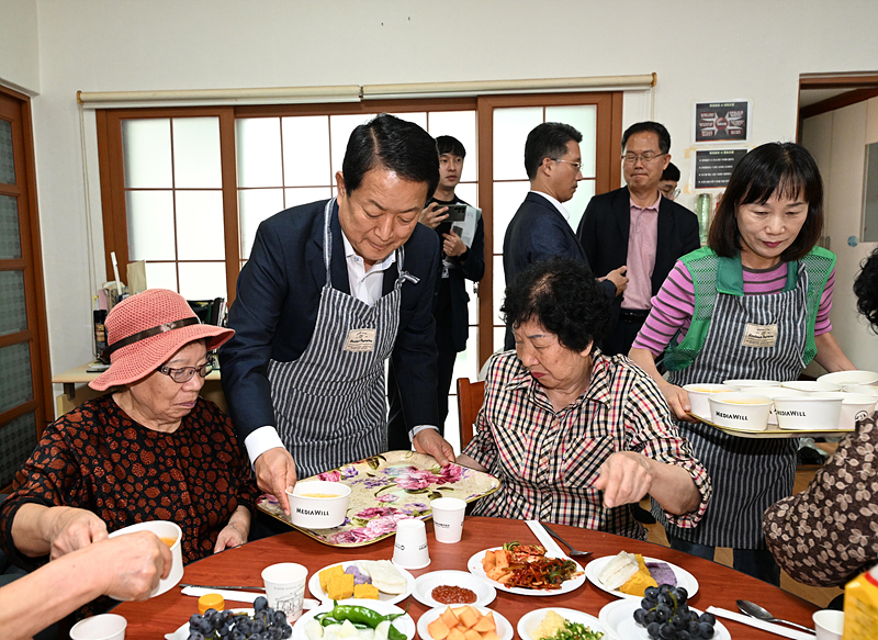 남구청장, 가을맞이 어르신 추어탕 대접