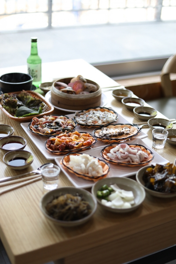 푸짐한 양 자랑하는 부산 기장 맛집 장씨해녀집 송정점 세트 메뉴 매력