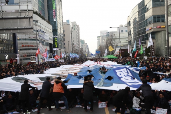 [í¬í ] 5.18 ë²ìë¯¼ ê¶ê¸°ëí 'ìì íêµ­ë¹ í´ì²´ í¼í¬ë¨¼ì¤'