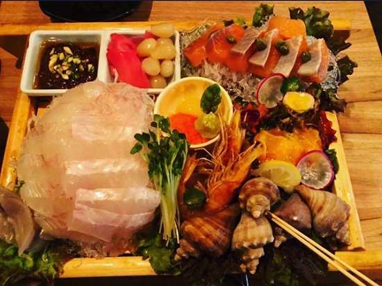 이수역 맛집 포차노리 연어부터 육회까지 함께 즐길 수 있는 메뉴 제공