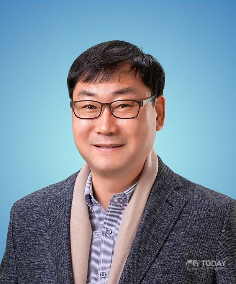 나눔 운동을 자신이 먼저 실천하는 다영상사 유흥종 대표