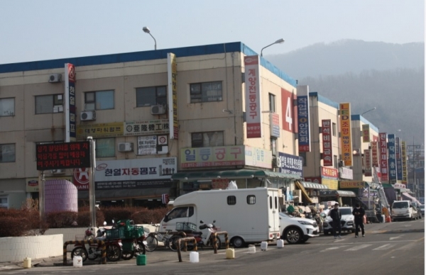 시흥유통상가관리단 박완근 운영위원장 상가관리사무소 직원들, 상가경영권 무단 탈취 주장