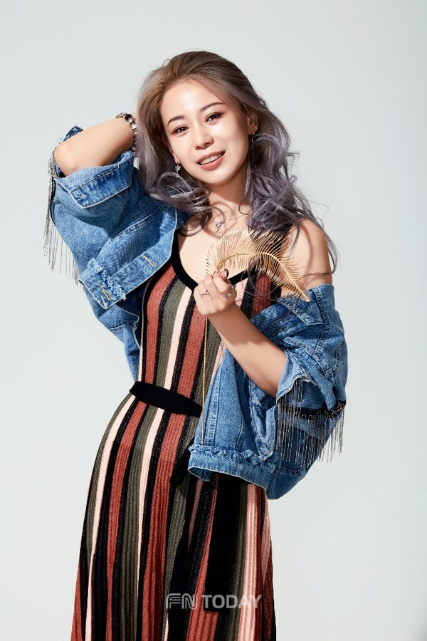 탤런트 이수진, K-뷰티네일아티스트 1세대 매력넘치는 화보 공개