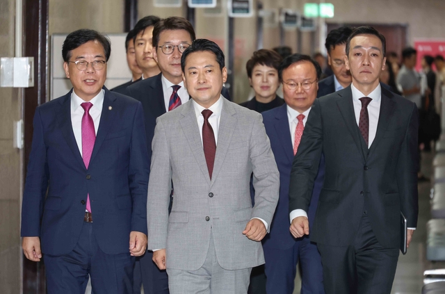장동혁號 출범 "rl숙청 예고"…김민수 "당 비판 패널 책임 묻겠다"