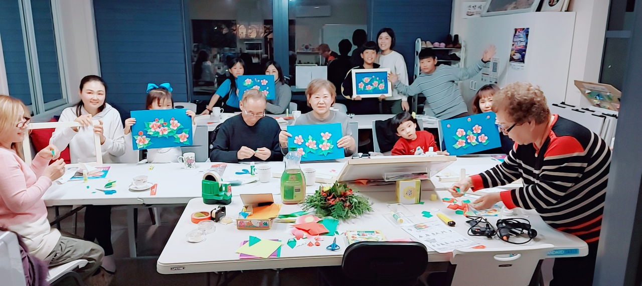 종이접기로 만든 무궁화꽃··· 와이카토한국문화센터 수업