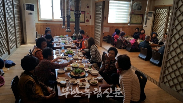 부안 아리울한우명품관, 독거어르신 30명 초청 무료 식사 제공