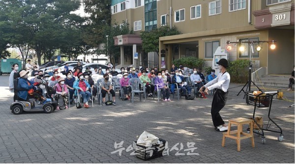 부안읍 서외주공아파트에서 찾아가는 예술 공연 열려