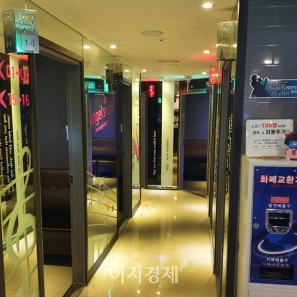 [이지 보고서] 노래연습장, 코로나19 확산 여파에 지난해 개·폐업 역대 최악