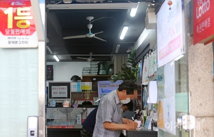 A씨, 판매점·인터넷서  연금복권 같은 번호 구매…월 2천200만원 수령