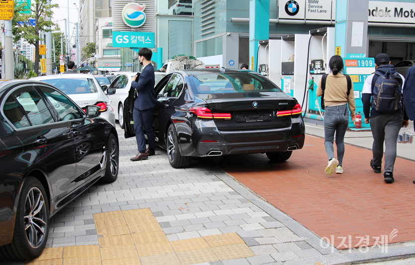 [이지경제의 포토에세이] BMW 車 들어온다…피해라?
