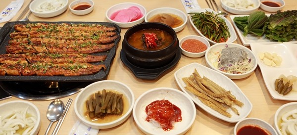 [부산 보양식 전문점 4선] 한약재 넣은 국내산 토종장어구이 한방장어구이