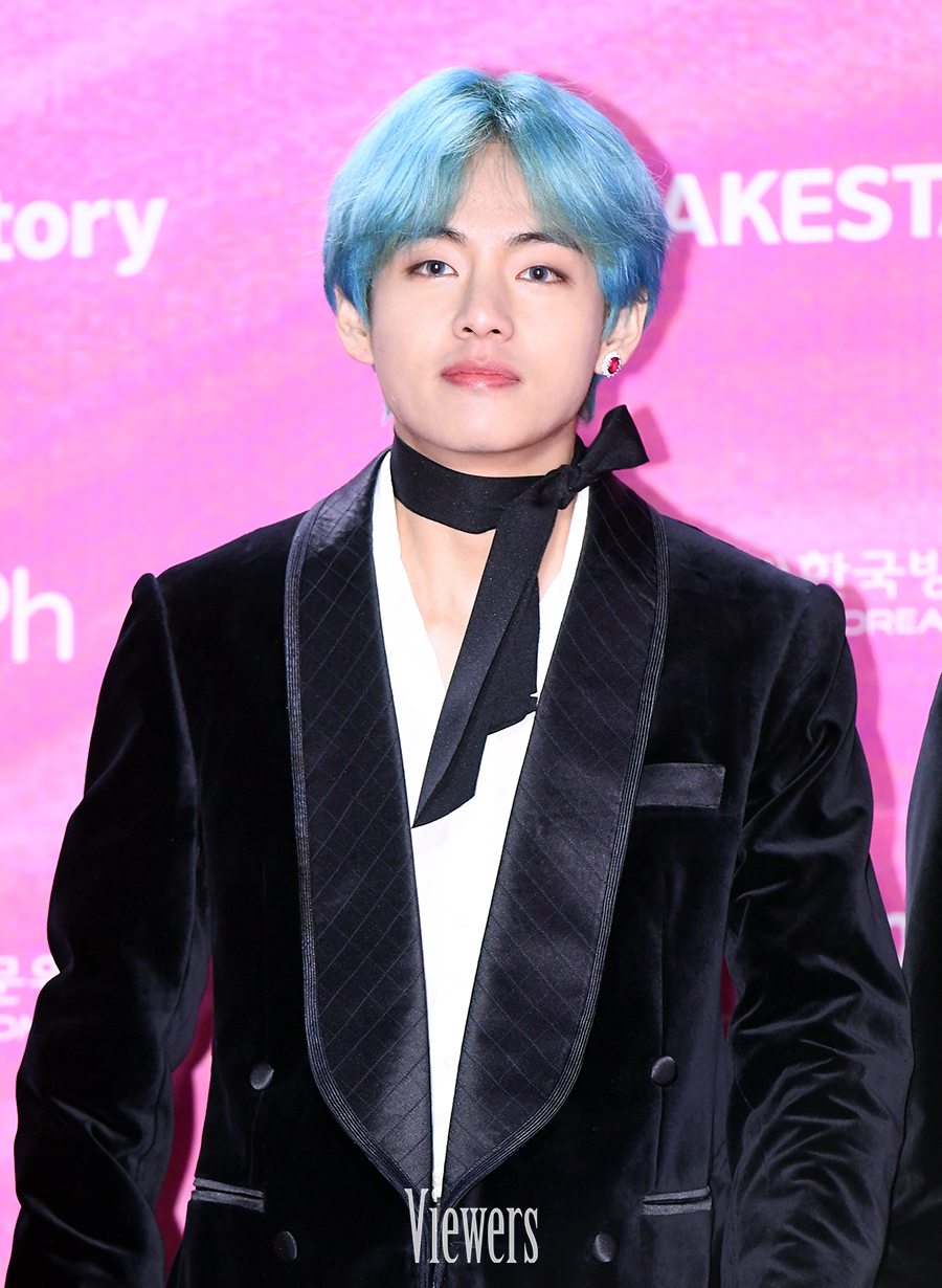 방탄소년단 뷔 매혹의 눈빛과 헤어 [V포토]