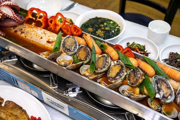 제주 서귀포 중문 맛집 기원뚝배기 약초 숙성 제주산 통갈치조림+국내산 재료 밑반찬 호평