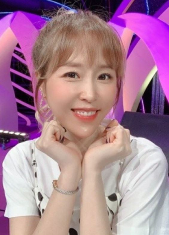 '데뷔 22년차' 신지 나이, 공개 열애부터 무대공포증 극복까지