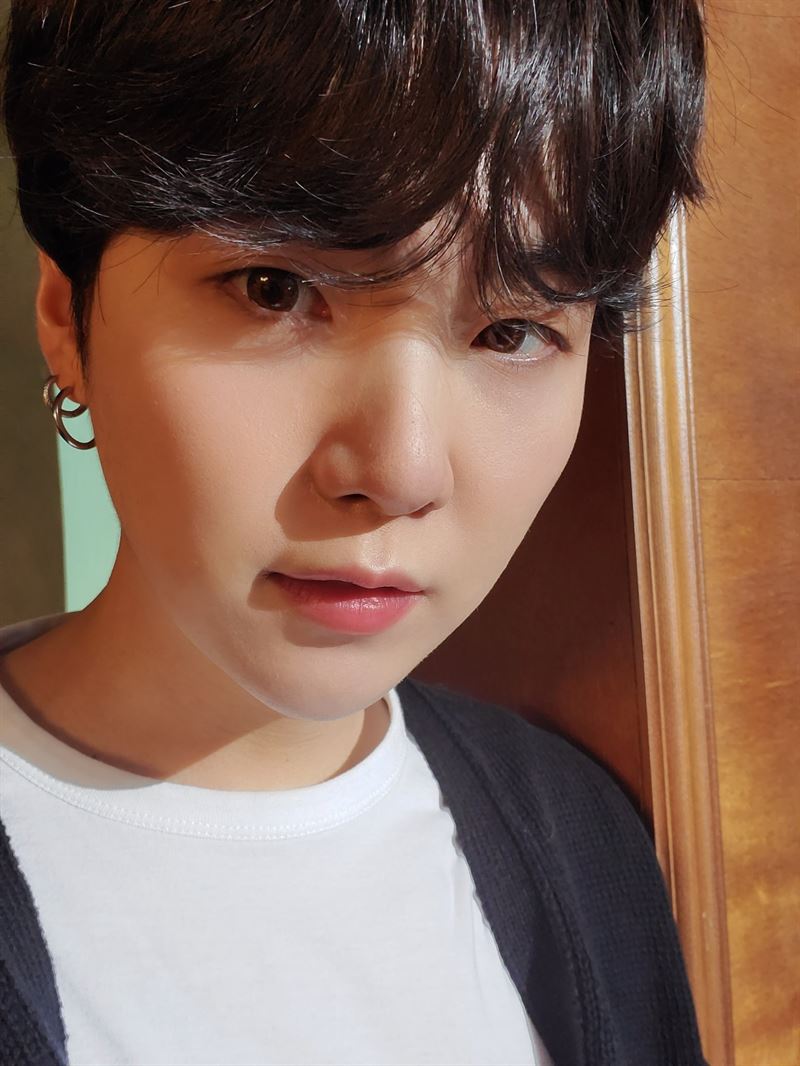 [BTS News] 방탄소년단 슈가, 새해 첫 셀카...하하핫