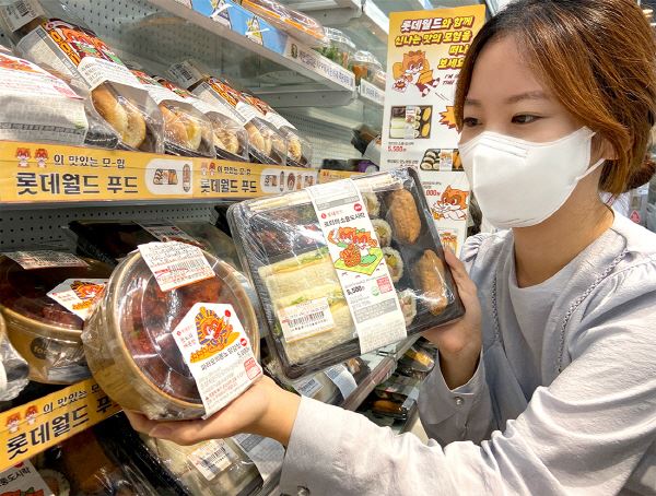 “편의점에서 만나는 테마파크 간식” 세븐일레븐, 롯데월드 콜라보 간편식 시리즈 선봬