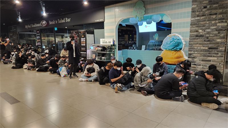 넥슨, 블루아카이브 IP 파워 과시…컬래버 카페·공식 아트북·굿즈 성황