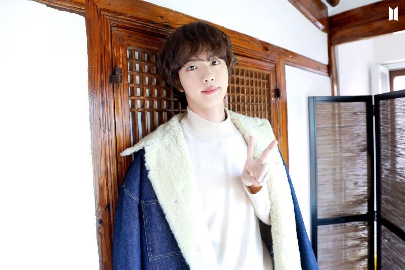 [BTS News] 방탄소년단 진 ‘에피파니(Epiphany)’ MV, 1억 1천만 뷰 돌파...‘힐링과 위로의 힘’