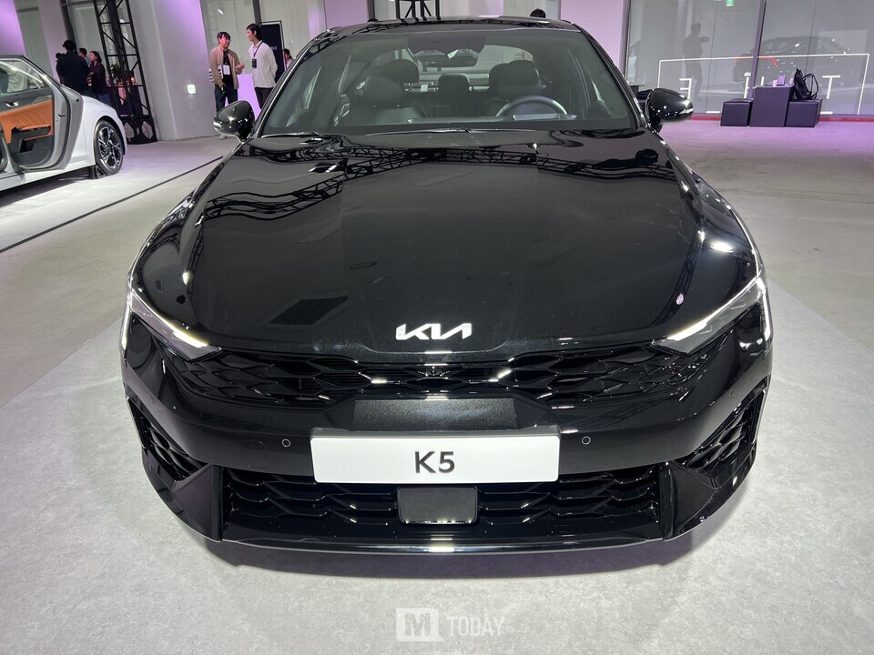 [포토] 블랙포스로 시선 강탈 더 파격적으로 변신한 기아 더 뉴 K5 블랙 핏