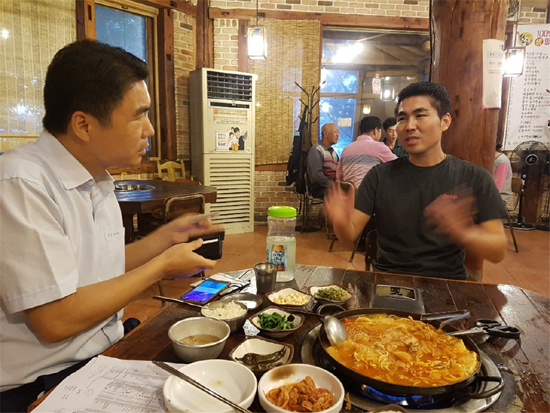 완주군 건강한 외식산업 컨설팅 팔걷어