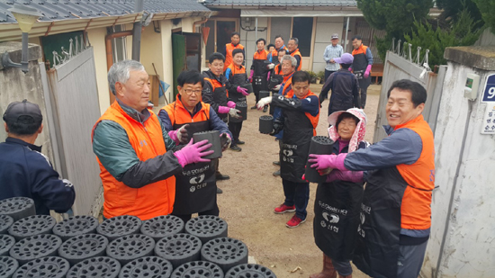 고창 대산신협, 사랑의 연탄배달 나눔 봉사 실시