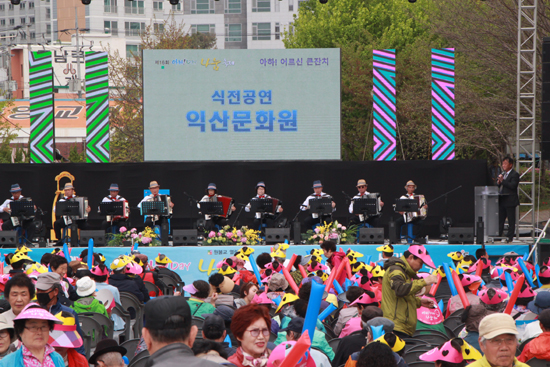 어르신이 공경받는 따뜻한 지역사회 만들어요
