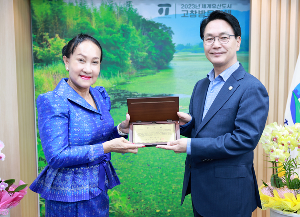 고창군, 캄보디아 근로자 농촌 인력난에 단비