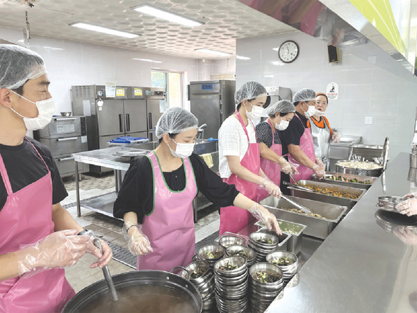 장수군농산유통과 직원 복지관 배식 봉사활동
