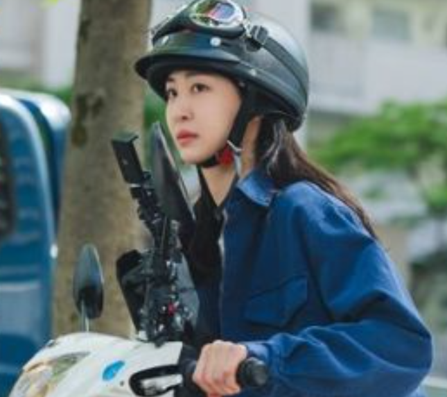 살롱 드 홈즈’에 등장한 김다솜은