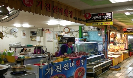 속초 중앙시장 맛집, 제철 해산물 부담 없이 맛보는 ‘가진선녀횟집’