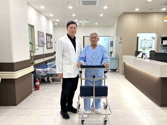 청담해리슨송도병원, 90세 고령 환자 인공관절치환술 진행