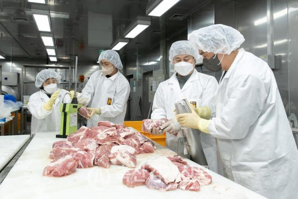 소규모육가공연구회 수제햄 500kg 전달