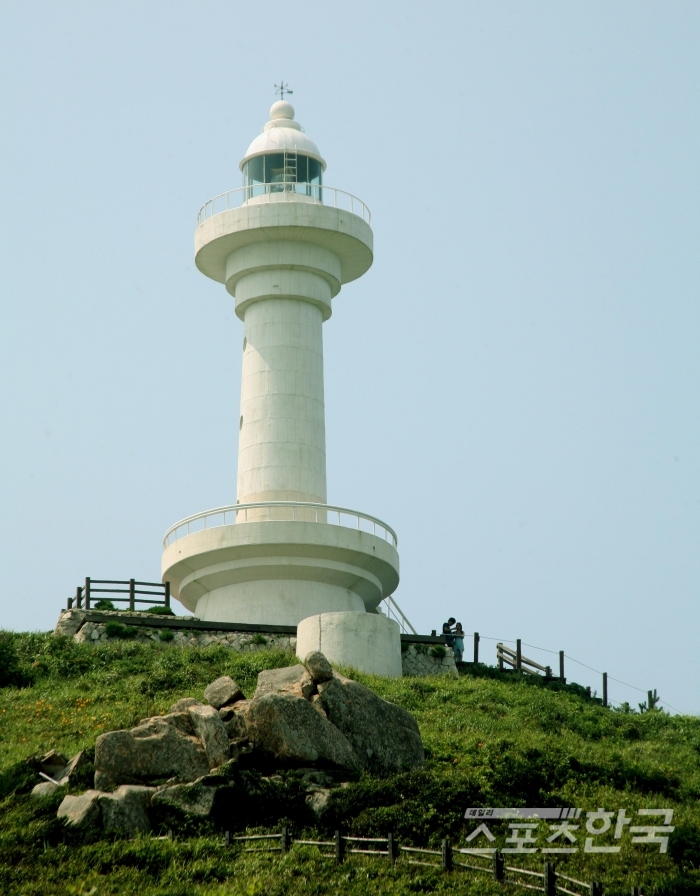 파스텔 바다에 화룡점정 하얀 등대섬