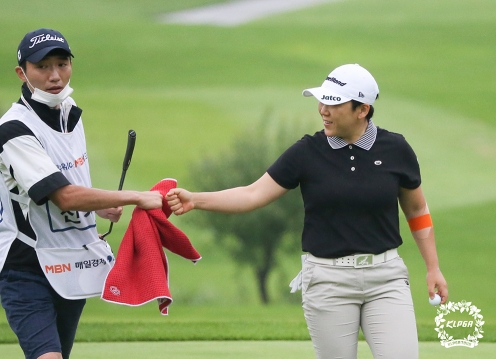 버디 잡은 신지애 프로 [KLPGA 대유위니아·MBN 여자오픈]