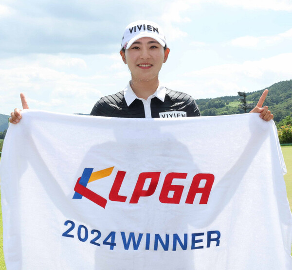 1·2부투어 병행하는 이지현3, 준우승 4번 끝에 첫 우승 [KLPGA]