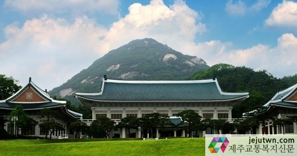 靑 TV조선 허가취소 청원에 입 마침내 열었다...하지만 일회성 아닐 듯 