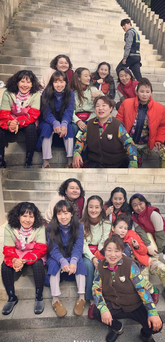 동백꽃 필 무렵 공효진, 옹벤져스와 인증샷...우리 동네 언니들 옹심이
