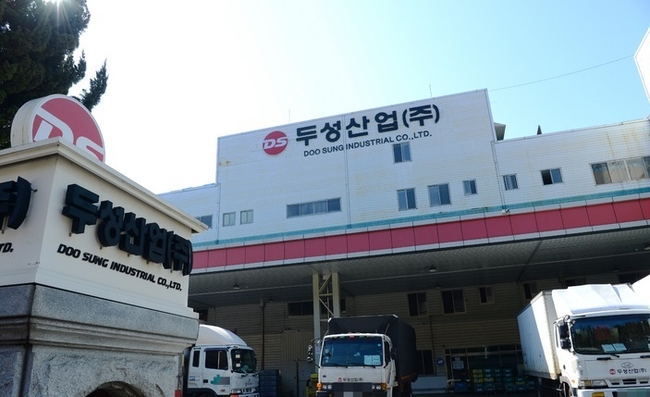 노동부, 16명 급성중독 두성산업에 세척제 제조·납품 2곳 압수수색