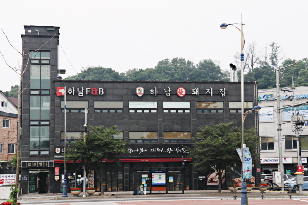 1+1 법제화 논의 속 다수의 직영점으로 안정성 입증한 하남돼지집