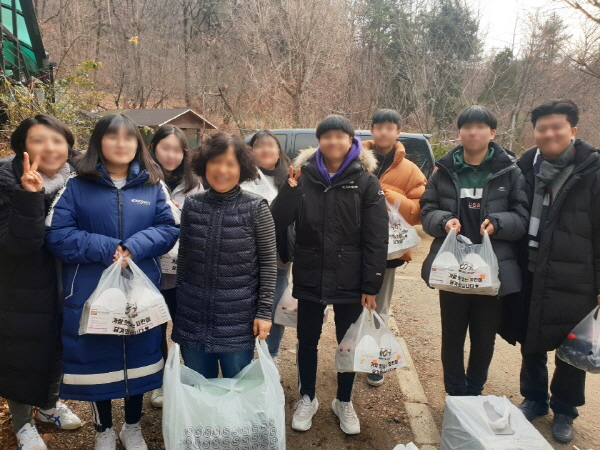 60계치킨 암사롯데캐슬점, 지역 장애인 복지센터 나그네집에 사랑의 치킨나눔 봉사 진행
