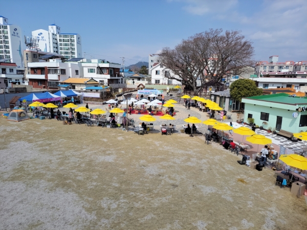 봉평지구 당산나무 복합문화공간, 마을 문화예술 프로그램 로컬플리마켓 진행