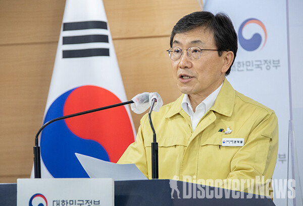 중대본, 향후 2주간 유행 감소세 이어지면 실내마스크 외 방역규제 전면해제 검토