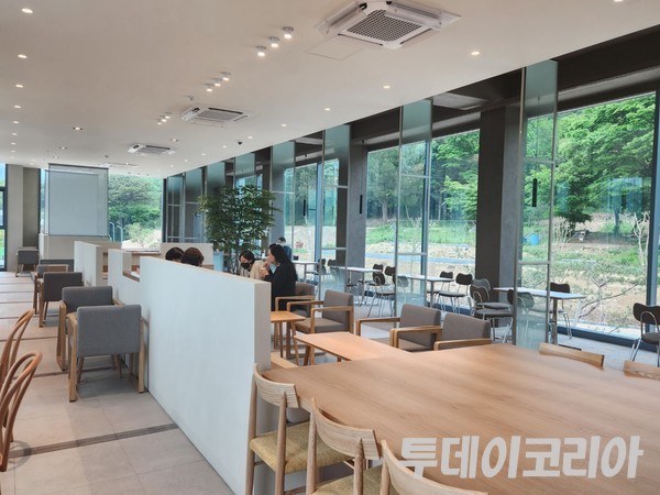 [발자국] 할리스 북한산DI점에서는 월요일도 휴일 처럼