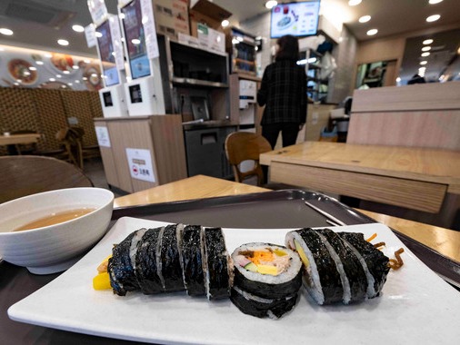 김밥 한 줄 3600원 시대···멈추지 않는 외식 물가 상승세