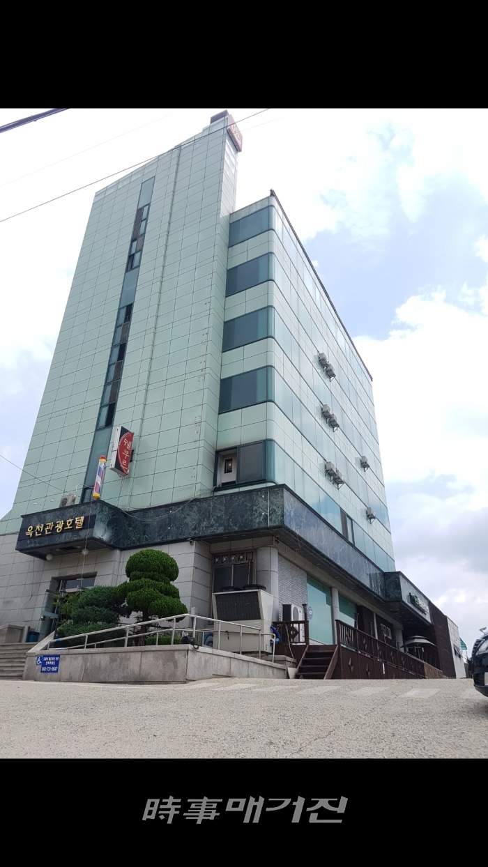 도시를 떠나 옥천의 맑은 공기를 마시며 편안한 휴식과 힐링을. 옥천관광호텔