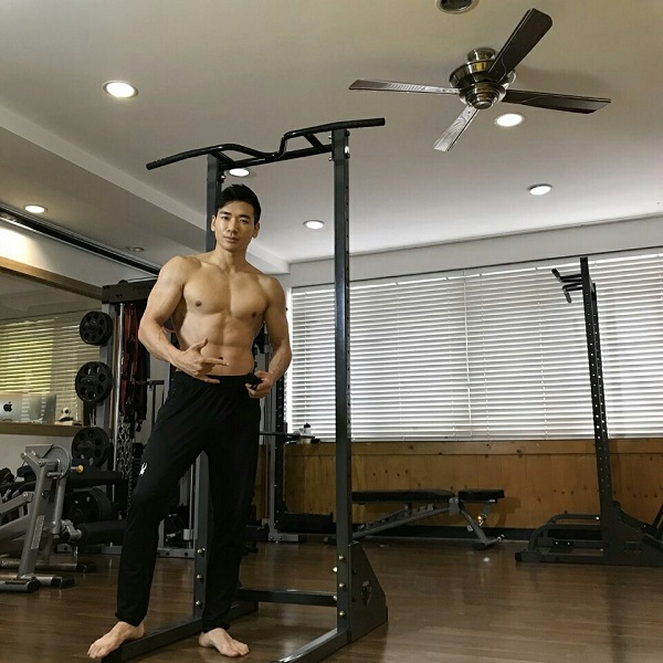 챔피언이 직접 제작한 턱걸이운동기구 리쌤철봉으로 세계풀업기네스 성공