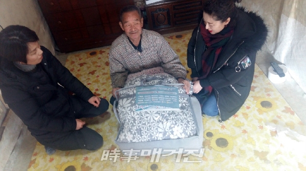 장흥군, 은행연합회  홀몸노인에게  겨울침구 전달