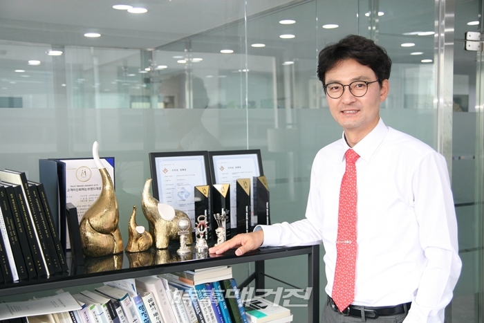 글로빛, 성공적인 논문 완성의 길잡이가 되다