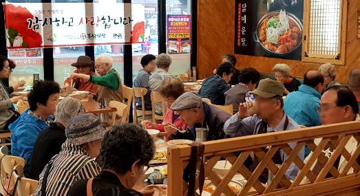 부함식당 일산라페스타점, 일산노인종합복지관과 연계해 가정의 달 맞이 행사 진행