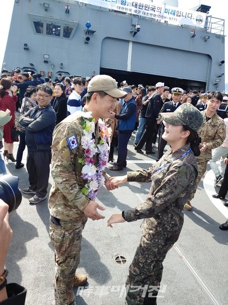 청해부대 29진 임무를 마치고 복귀한 대조영함의 입항 환영식 1